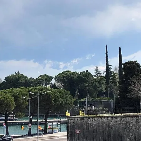 *central Lakeside Apt*swimming Pool & Free Parking Peschiera del Garda